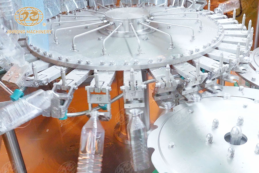 果汁茶飲料灌裝機(jī)沖洗部分 果汁茶飲料灌裝機(jī)沖洗部分